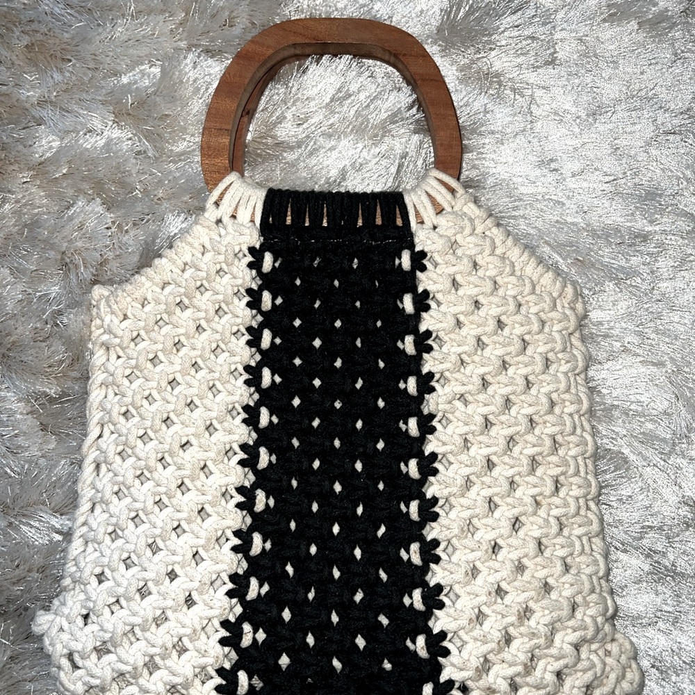 Crochet pocketbook wood handle